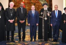 Tätige Ökumene in der Tradition von Nizäa Treffen des ägyptischen Präsidenten Abdel Fattah El-Sisi (Mitte) mit der Führung des Ökumenischen Rates der Kirchen und der Koptischen Kirche während der Ökumenekonferenz. Foto: Büro des Präsidenten von Ägypten/ÖRK