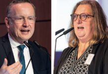 Zwischen Umbruch und Verantwortung Landesbischof Kopp und Missbrauchsbeauftragte Frohmader vor der Synode. Fotos: epd/M