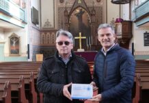Langer Atem im Grenzland der Geschichte Leon Novak und Enno Haaks in der Evangelischen Kirche in Murska Sobota. Foto: Borée
