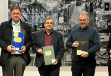 Vergangener Alltag neu aufbereitet Von links: Dr. Alexandra Lutz, die Leiterin des Landeskirchlichen Archivs, ihr Stellvertreter Dr. Daniel Schönwald, Dr. Markus Mühlnikel und Professor Dr. Martin Ott vom Institut für Fränkische Landesgeschichte, Historiker Florian Sepp, Dr. Dorothea Sommer als Generaldirektorin der Bayerischen Staatsbibliothek und Landesbischof Christian Kopp stellten das Projekt vor. Foto: Luitjens (LAELKB)