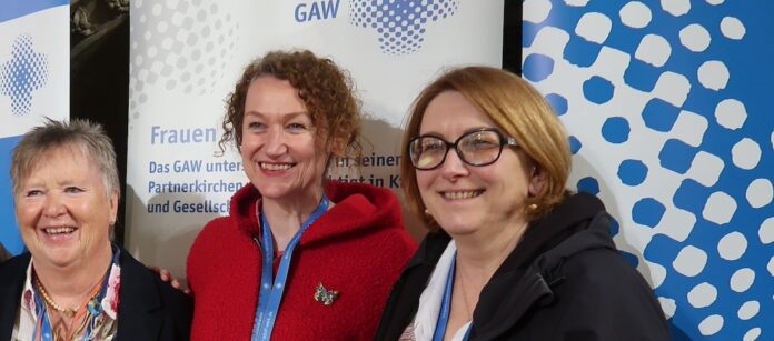 GAW-Frauen_Slowakei Inge Rühl, Vorsitzende der Frauenarbeit im GAW sowie die Pfarrerinnen Anna Polcková und Eva Oslikova aus der Slowakei (von links) beim Jubiläum der GAW-Frauenarbeit in Leipzig. Foto: Borée