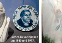 Wie Verehrung Geschichte macht Rechts: Mutter Luise (1776–1810) erscheint dem verstorbenen Kaiser Wilhelm I. (1797–1888) auf dem Paradebett, Gemälde von Fritz Steinmetz 1889. Fotos: Borée