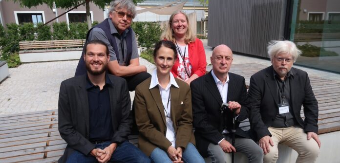 Die Vortragenden beim Symposium zum 20-jährigen Jubiläums: Thomas Greif aus Rummelsberg und Claudia Berwind vom Kirchenmuseum (obere Reihe von links) sowie Ludwig Pelzl aus Nijmegen, Juliane Sander vom Förderverein, Alfred Stefan Weiß aus Salzburg und Wolfgang F. Reddig aus Ansbach. Foto: Borée