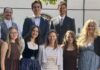 Was trägt noch heute beim Start ins Leben? Im Juli 2026 wurden in einem festlichen Gottesdienst im Münster Heilsbronn sieben Religionspädagoginnen und Religionspädagogen rund um Ausbildungsleiterin Sarah Schäfer eingesegnet. Foto: RPZ