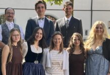 Was trägt noch heute beim Start ins Leben? Im Juli 2026 wurden in einem festlichen Gottesdienst im Münster Heilsbronn sieben Religionspädagoginnen und Religionspädagogen rund um Ausbildungsleiterin Sarah Schäfer eingesegnet. Foto: RPZ