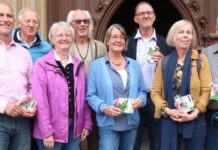 Zwischen Mauern und Lebensfragen Ein guter Teil des Teams um den neuen Rothenburger Stadtpilgerweg (von links): Frank Elebracht, Werner Weber, Dekanin Jutta Holzheuer, Horst Fechner, Organisatorin Maria Rummel, Tourismuspfarrer Dr. Oliver Gußmann, Carmen Kühlwein und Richard Rummel als Fotograf. Foto: Borée