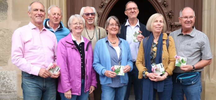 Ein guter Teil des Teams um den neuen Rothenburger Stadtpilgerweg (von links): Frank Elebracht, Werner Weber, Dekanin Jutta Holzheuer, Horst Fechner, Organisatorin Maria Rummel, Tourismuspfarrer Dr. Oliver Gußmann, Carmen Kühlwein und Richard Rummel als Fotograf. Foto: Borée