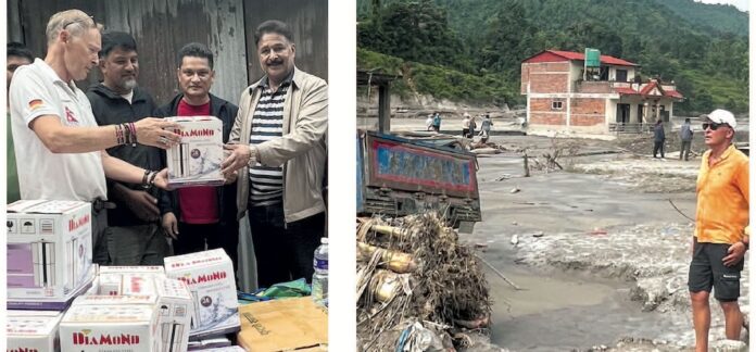 Roth_in_Nepal Pfarrer Matthias Roth (ganz links und rechts) verteilt Hilfpakete und ist überwältigt von der Zerstörung durch die Flutwelle. Fotos: privat
